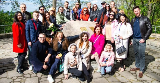 Подарунок усім мамам до Дня матері