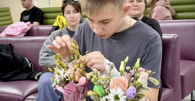 Великодній флористичний майстер-клас для пацієнтів Охматдиту