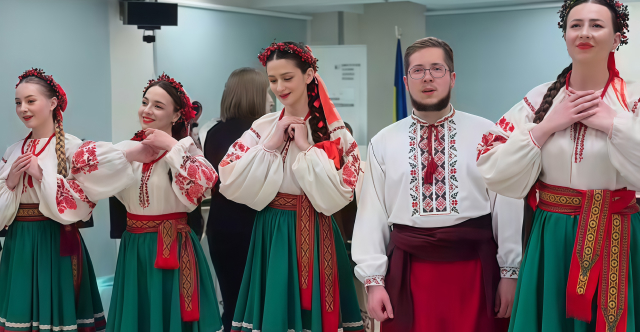 Український академічний етнографічний ансамбль «Калина» завітав до Охматдиту