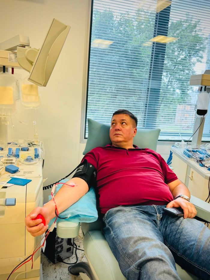Донор Охматдиту отримав почесне звання «Заслужений донор України» від Президента України - малюнок 2