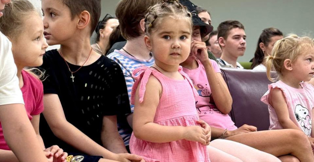 Balloons and Gifts: Swedish Volunteers Bring Joy to Young Patients at Okhmatdyt